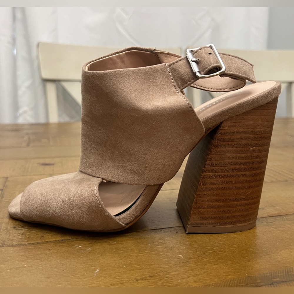Women’s Madden Girl Tan Block Heels Size 9M - Picture 4 of 11